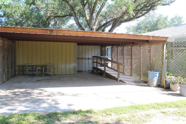 807 Depot Street, El Campo, TX 77437