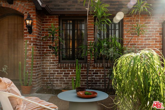 124 W Avenue 41, Los Angeles, CA 90065
