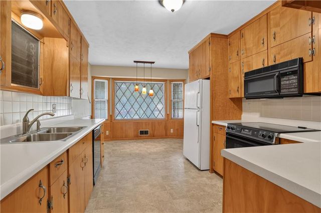 3700 Harvard Avenue, Independence, MO 64052