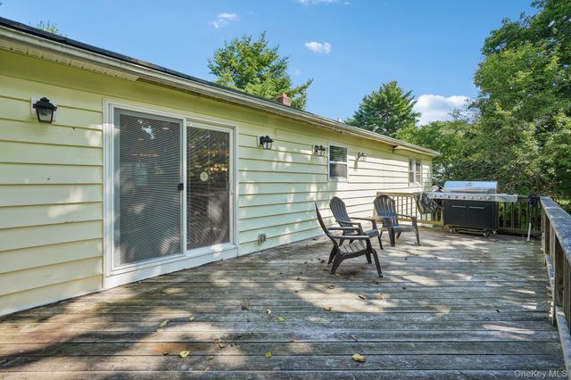 8 Townsend Place, Chester, NY 10918