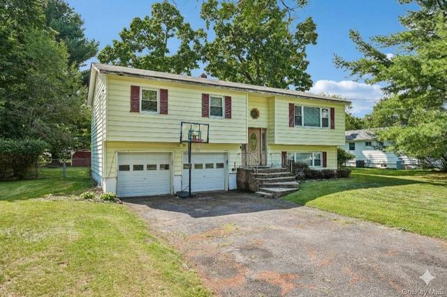 8 Townsend Place, Chester, NY 10918