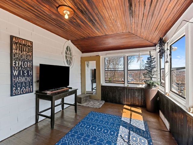 72 Cook St, Lynn, MA 01902