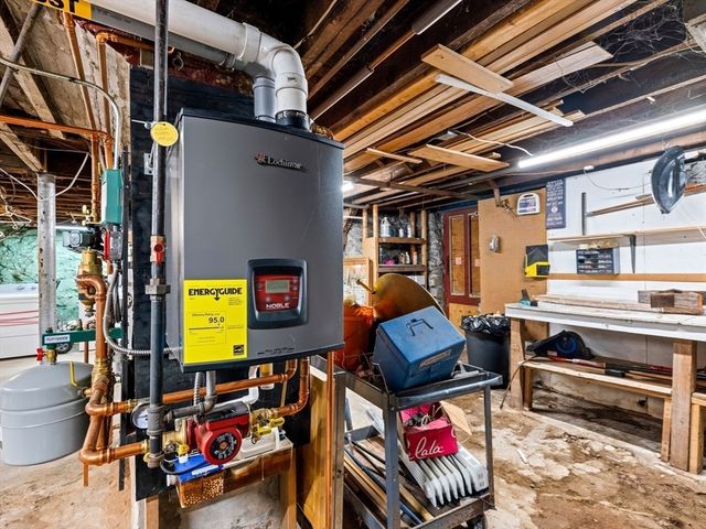 72 Cook St, Lynn, MA 01902