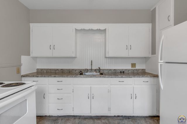 1824 SW Cherokee ST, Topeka, KS 66606