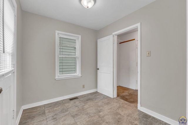 1824 SW Cherokee ST, Topeka, KS 66606