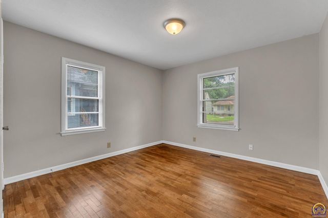 1824 SW Cherokee ST, Topeka, KS 66606
