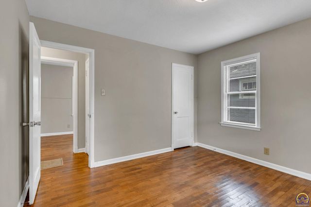 1824 SW Cherokee ST, Topeka, KS 66606