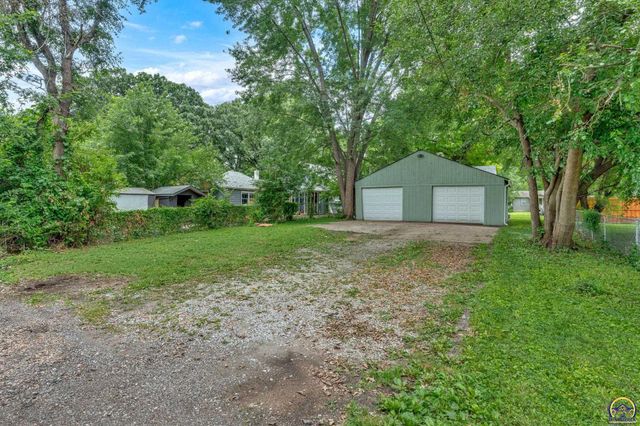 1824 SW Cherokee ST, Topeka, KS 66606