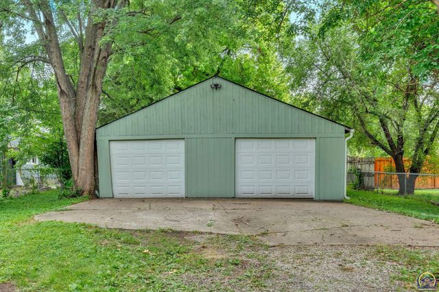1824 SW Cherokee ST, Topeka, KS 66606