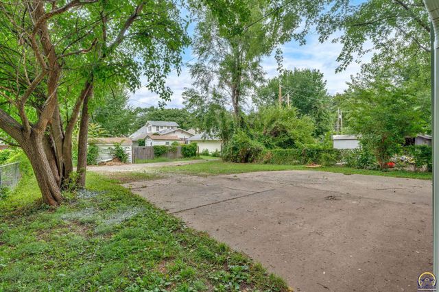 1824 SW Cherokee ST, Topeka, KS 66606