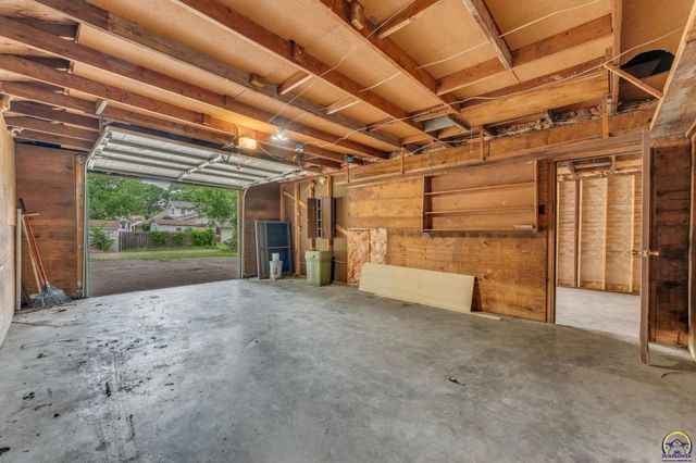 1824 SW Cherokee ST, Topeka, KS 66606
