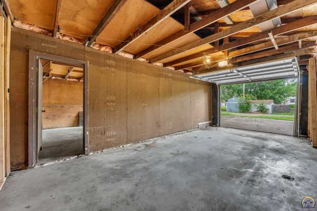 1824 SW Cherokee ST, Topeka, KS 66606