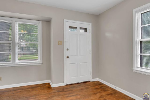1824 SW Cherokee ST, Topeka, KS 66606