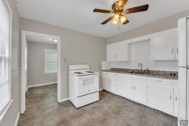 1824 SW Cherokee ST, Topeka, KS 66606