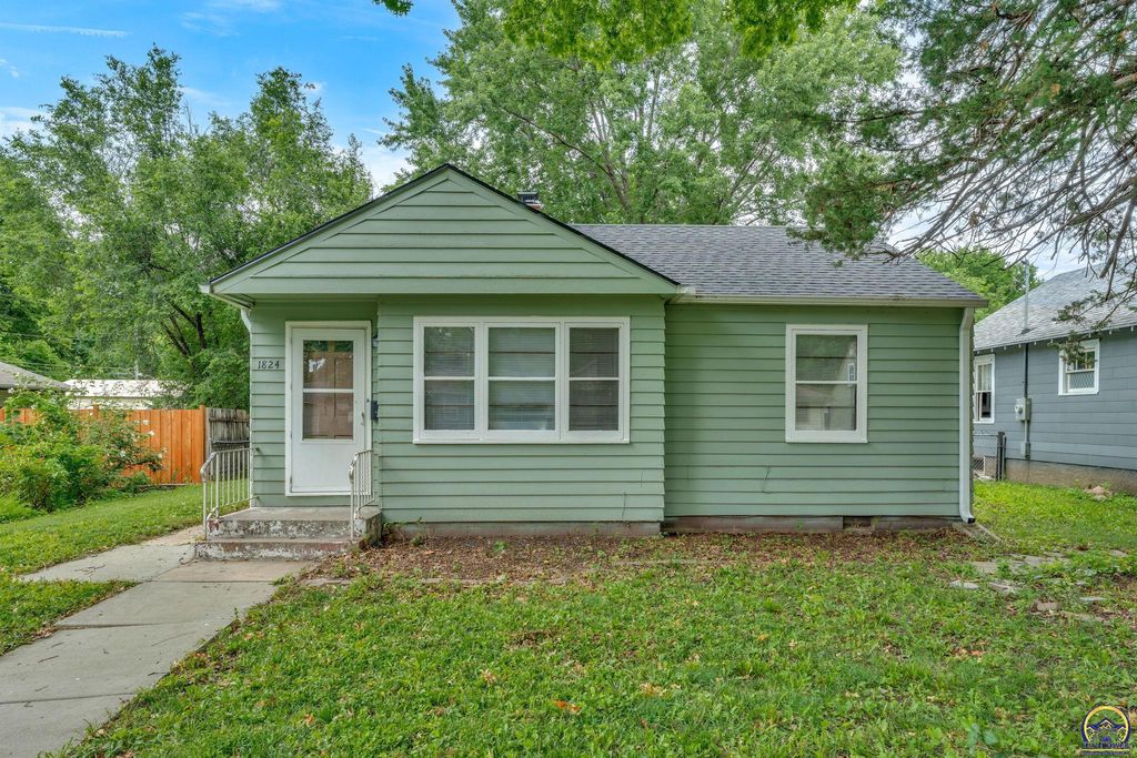 1824 SW Cherokee ST, Topeka, KS 66606