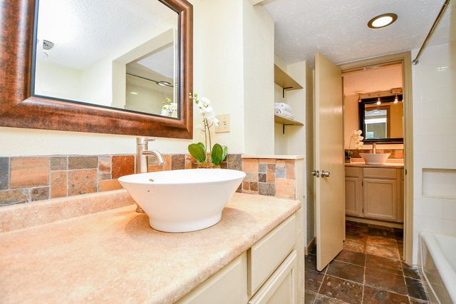 6533 Bayou Glen Road 6533, Houston, TX 77057