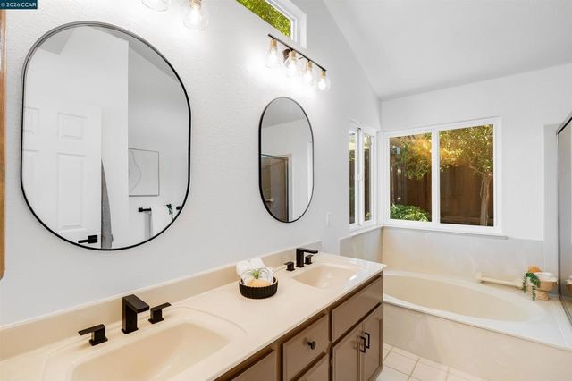 109 Crow Pl, Clayton, CA 94517