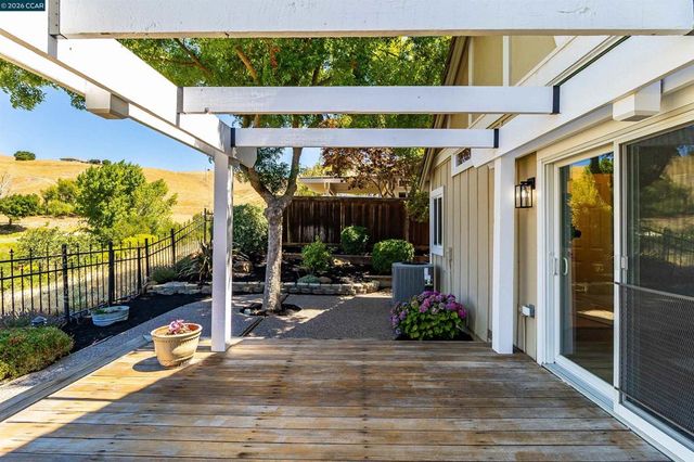 109 Crow Pl, Clayton, CA 94517