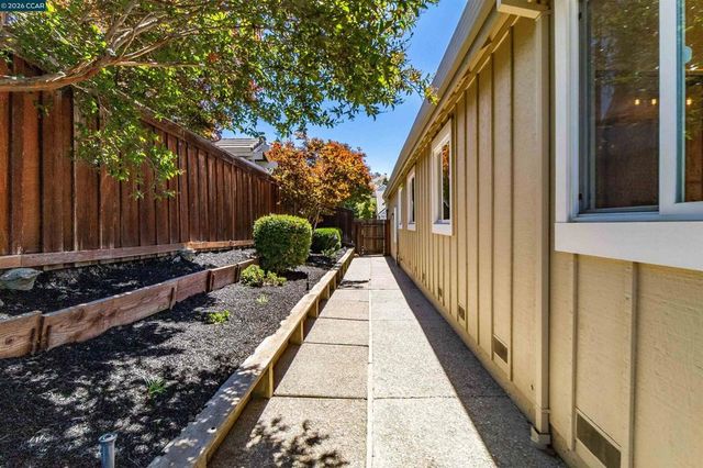 109 Crow Pl, Clayton, CA 94517