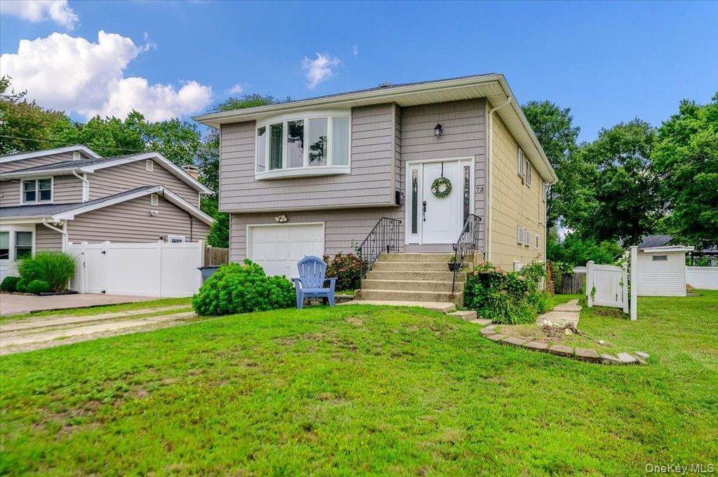 73 Cherokee Avenue, West Islip, NY 11795 — photo 2