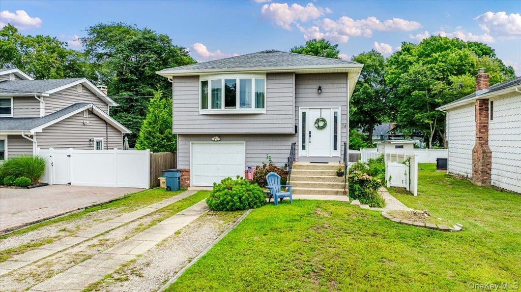 73 Cherokee Avenue, West Islip, NY 11795 — photo 3