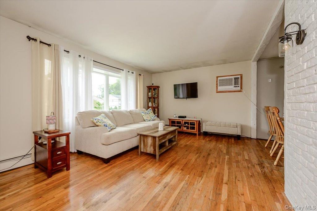 73 Cherokee Avenue, West Islip, NY 11795 — photo 4