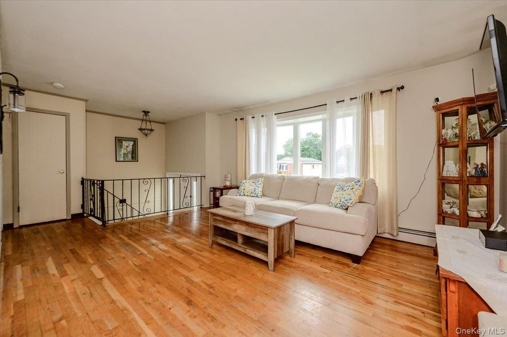 73 Cherokee Avenue, West Islip, NY 11795 — photo 5