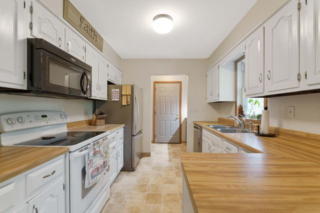 533 Maple Lane, Moorhead, MN 56560