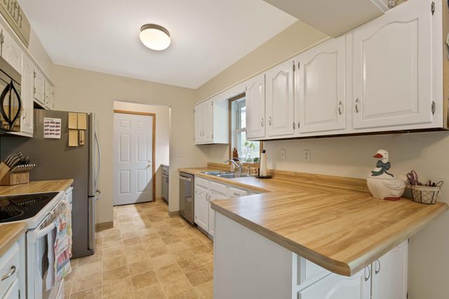 533 Maple Lane, Moorhead, MN 56560