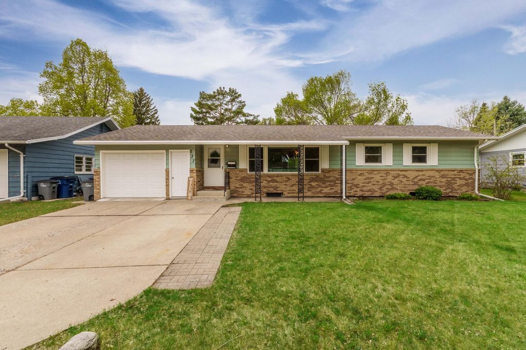 533 Maple Lane, Moorhead, MN 56560
