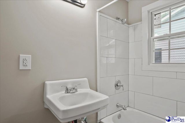 205 W Roughfork St, Florence, SC 29506