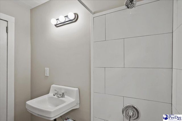 205 W Roughfork St, Florence, SC 29506