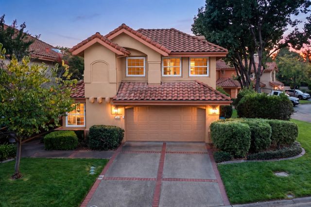 109 Marble Canyon Dr, Folsom, CA 95630