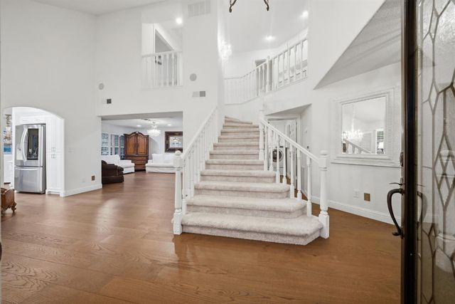 109 Marble Canyon Dr, Folsom, CA 95630