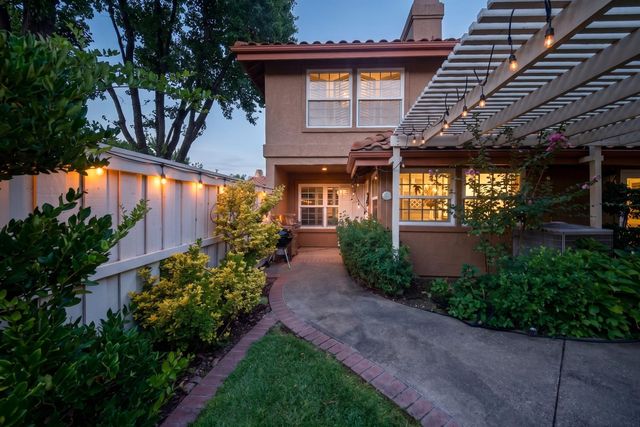 109 Marble Canyon Dr, Folsom, CA 95630
