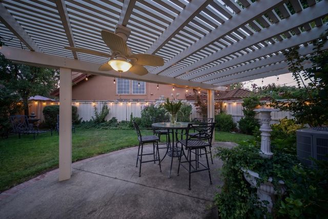 109 Marble Canyon Dr, Folsom, CA 95630