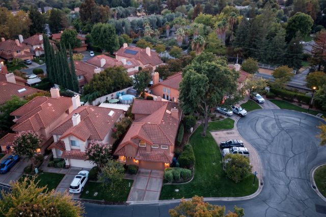 109 Marble Canyon Dr, Folsom, CA 95630