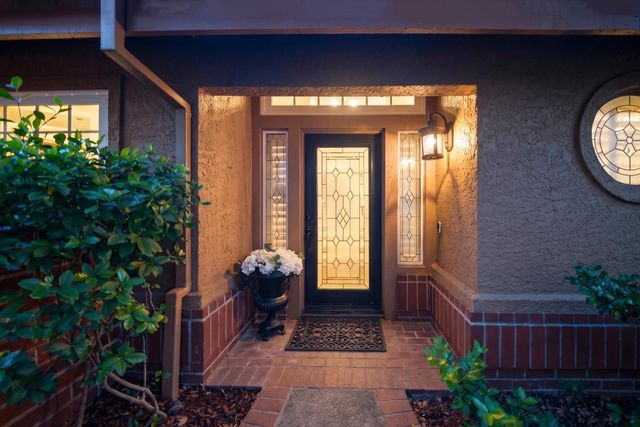 109 Marble Canyon Dr, Folsom, CA 95630