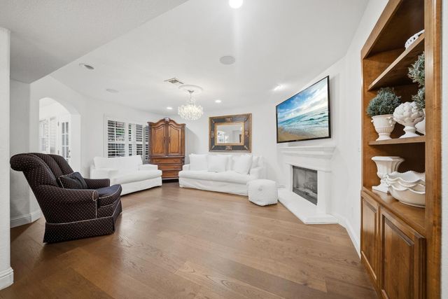 109 Marble Canyon Dr, Folsom, CA 95630