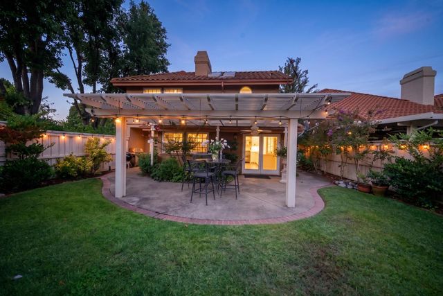 109 Marble Canyon Dr, Folsom, CA 95630