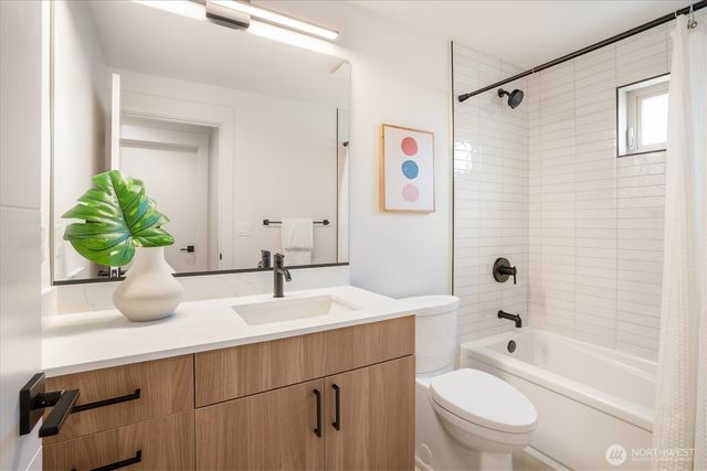 18032 - A Sunnyside Avenue N, Shoreline, WA 98133