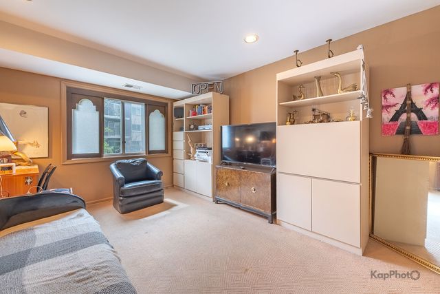 4949 Golf Road 105, Skokie, IL 60077