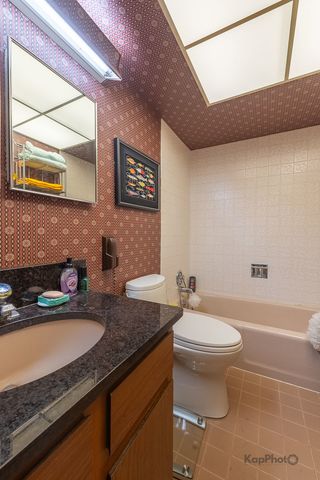4949 Golf Road 105, Skokie, IL 60077