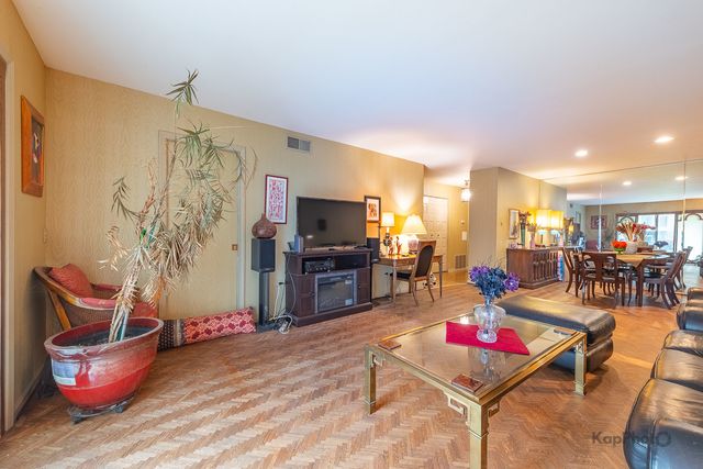 4949 Golf Road 105, Skokie, IL 60077