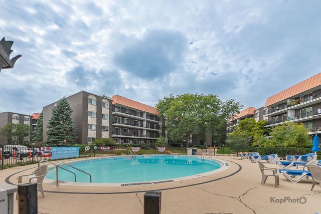 4949 Golf Road 105, Skokie, IL 60077