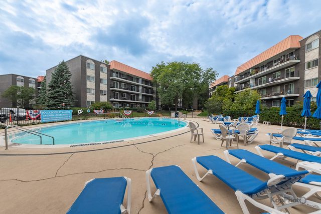 4949 Golf Road 105, Skokie, IL 60077