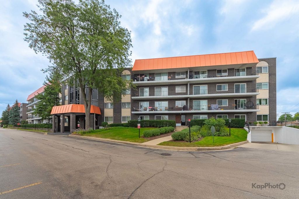4949 Golf Road 105, Skokie, IL 60077