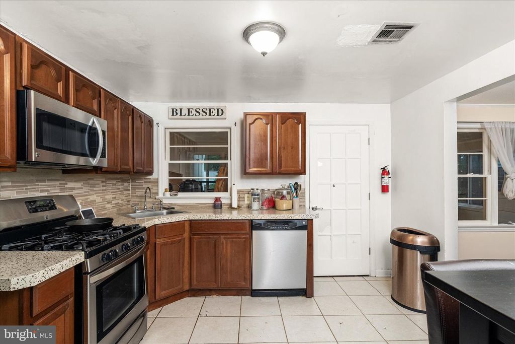 153 ABERNETHY DR, TRENTON, NJ 08618 — photo 3