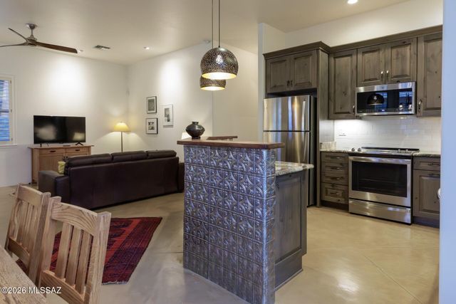 466 E Codd Street, Tucson, AZ 85701