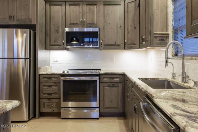 466 E Codd Street, Tucson, AZ 85701